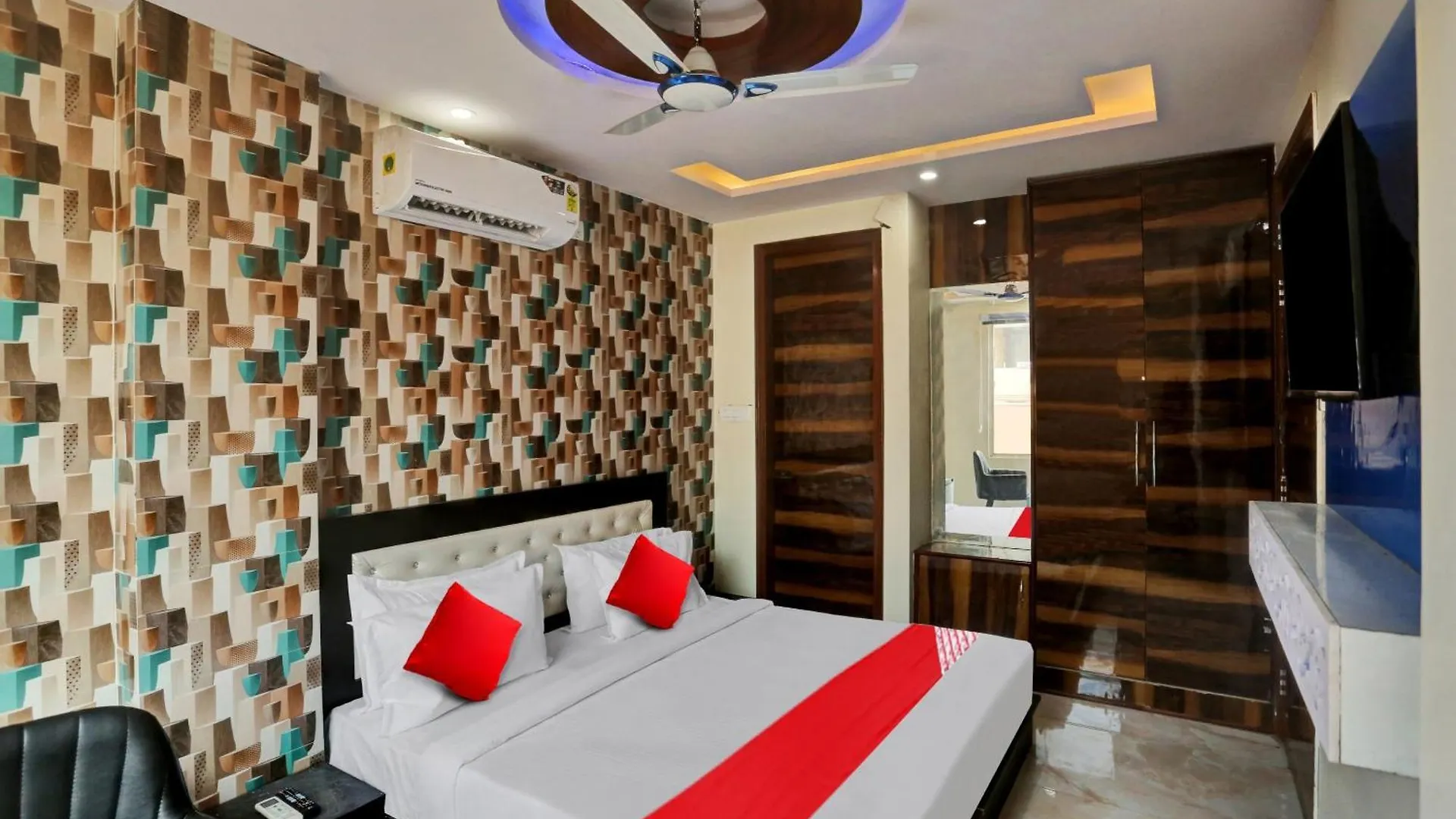 Hotel Metro Heights Delhi